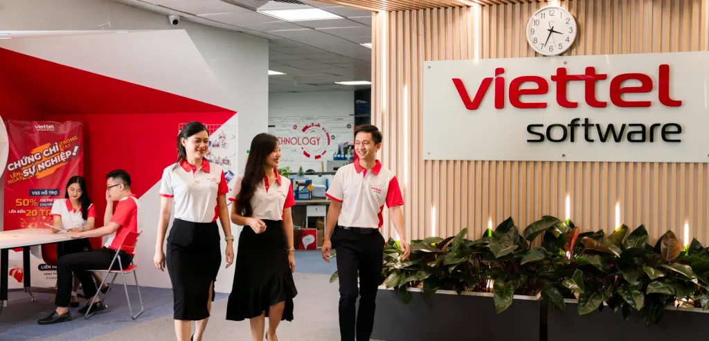 Đội ngũ kỹ sư trẻ tại Viettel Software đang làm việc cộng tác